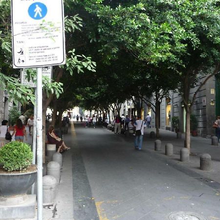 Chiaia Street Holiday Appartamento Napoli Esterno foto